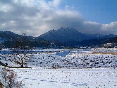 新年を雪の中で迎えた 奥出雲です。
